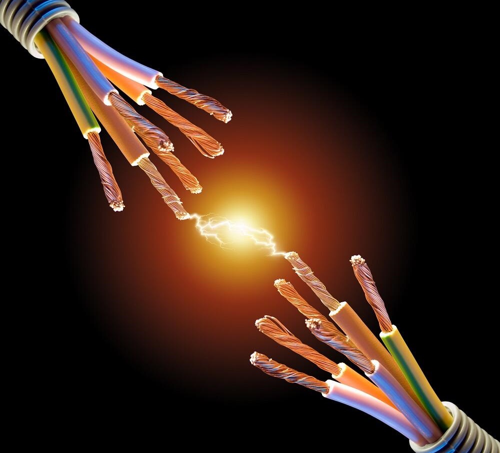 Электрический ток между проводами