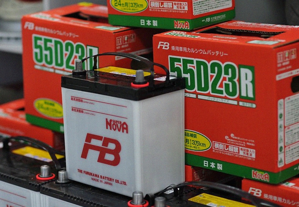 Несколько аккумуляторов фирмы Furukawa