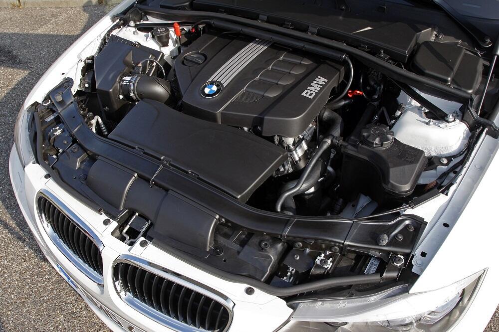 Подкапотное пространство BMW E90