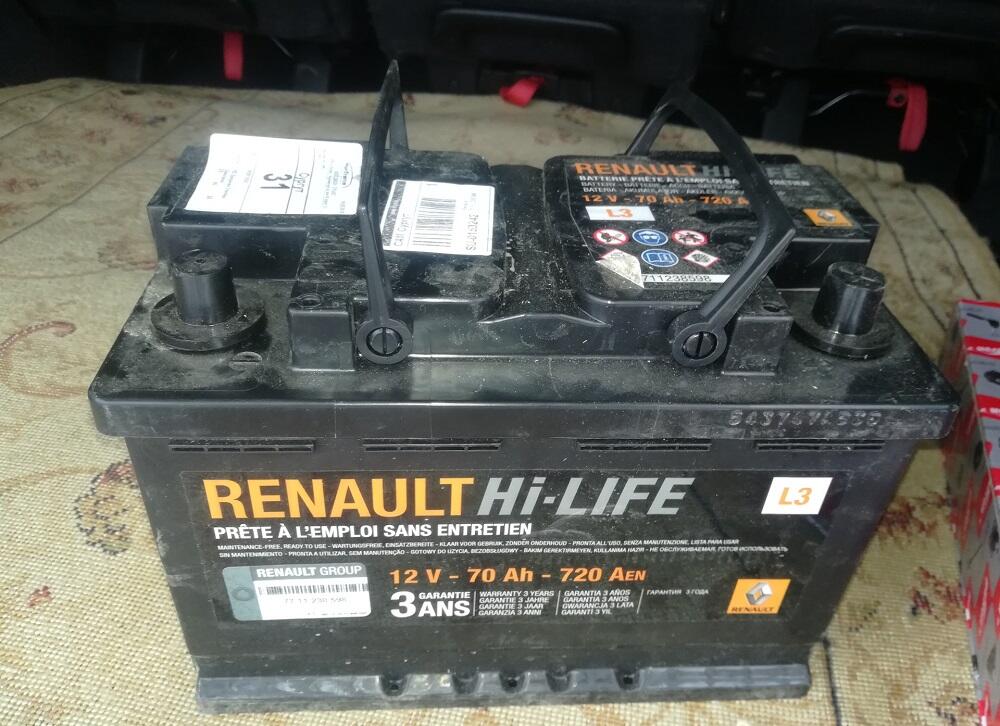 Штатный аккумулятор автомобиля Renault