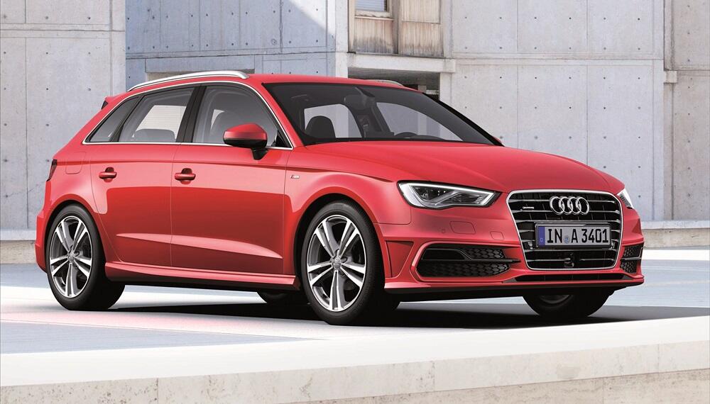 Audi A3 красного цвета